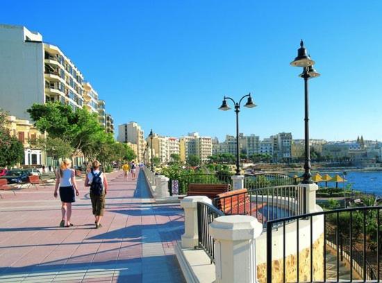 Modern 1Br Apartment In Central St Julian'S Saint Julian's Екстер'єр фото